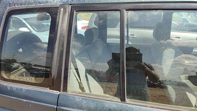 91-98 Sidekick Passenger Right Rear Vent Window Back Door Glass With Frame