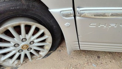 96-00 Town & Country Driver Left Moulding From Fender Trim Strip Silver Sq41