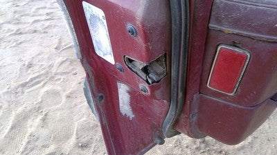 1990 Olds Eighty Eight Driver Left Front Door Latch With Rods/Cables Oem