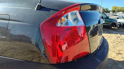 2004-2006 Kia Spectra Driver Left Tail Light Brake Lamp Oem Rear Crack 4 Door