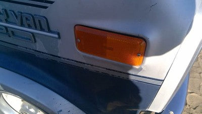 1989 Chevy G20 Van Passenger Right Front Turn Signal Light Lamp Fender Mounted