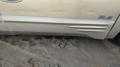 00-05 Bonneville Passenger Right Front Moulding From Door Trim Strip Silver 67U