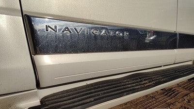 08 Navigator Driver Left Front Moulding From Door Trim Strip Pv White Chocolate