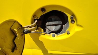 1998-2002 Express Van 2500 Fuel Filler Neck Assembly With Gas Cap Oem 15760284