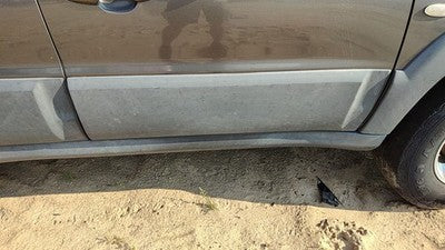 05 06 Mazda Tribute Passenger Right Front Moulding From Door Trim Strip Gray Cx