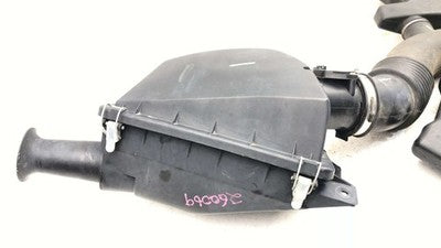 03-04 Town Car Complete Air Intake Cleaner Filter Box Housing With Tube Oem 4.6L