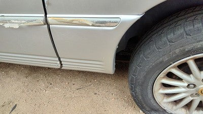 2000 Chrysler Town & Country Driver Left Rear Moulding On Quarter Panel Silver