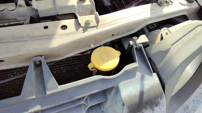 2002-2004 Nissan Xterra Windshield Washer Fluid Reservoir With Pump Wiper Tank