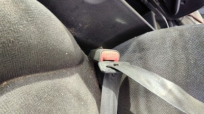 99 Stratus Pass/Dr Fr Seat Belt Buckle Receiver (2)