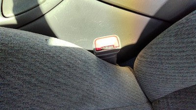 2000-02 Oldsmobile Intrigue Driver Left Front Seat Belt Buckle Receiver Gray 14B