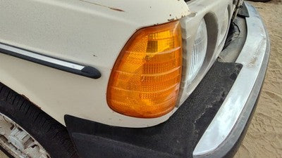 77-85 Mercedes 300Td Passenger Right Front Turn Signal Light Lamp Fender Mounted