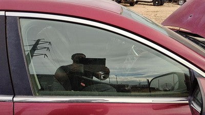 2008-2012 Chevy Malibu Passenger Right Front Side Window Door Glass Oem 15210616