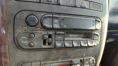 2001-2002 Dodge Caravan Stock Radio Oem Factory Stereo Cd Player Corner.