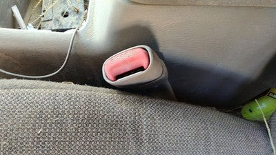 2000-2004 Jeep Grand Cherokee Driver Left Front Seat Belt Buckle Receiver Gray
