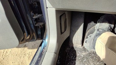 2006 Vw Jetta Driver Left Lower Kick Trim Panel Oem Gray