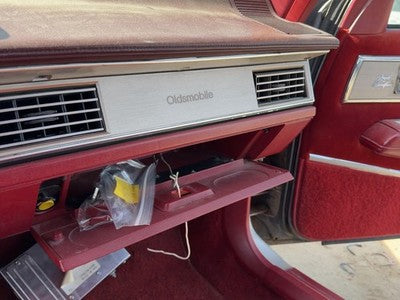 1986-1988 Olds 88 Passenger Dash Trim Bezel With Heater Ac Vents Oem Red