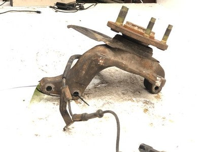 01-05 Ford Escape Passenger Right Front Spindle Steering Knuckle With Wheel Hub