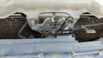 2002-2004 Nissan Xterra Hood Latch Assembly With Bracket Oem 625002Z630