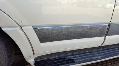 07-14 Navigator Passenger Right Rear Moulding From Door Back Pv White Chocolate