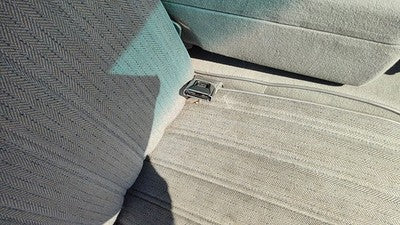 1990 Olds 88 Passenger Right Front Seat Belt Buckle Receiver Oem Gray
