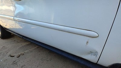 2000-2007 Ford Taurus Passenger Right Front Moulding From Door Trim Strip White