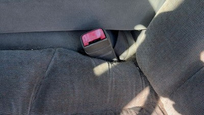 2002-2005 Buick Century Driver Left Front Seat Belt Buckle Receiver Oem Gray 93B