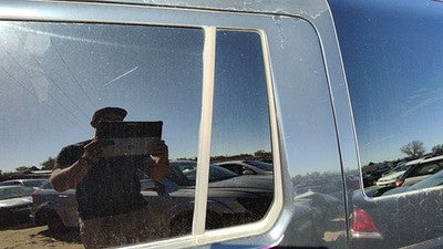 2005-2009 Land Rover Lr3 Driver Left Rear Vent Window Back Door Glass With Frame