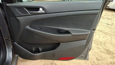16-18 Hyundai Tucson Passenger Right Front Inside Door Trim Panel Only Black Try