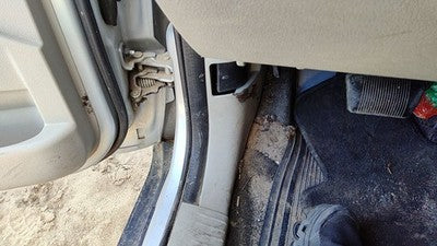 2008 Jeep Grand Cherokee Driver Left Lower Kick Trim Panel Oem Gray D1