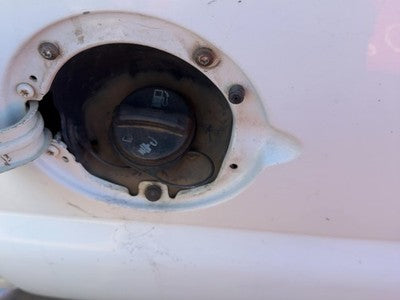 2004-2007 Chevy Silverado 2500 Fuel Filler Neck Assembly With Gas Cap Oem 6.6L