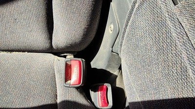 2001 2002 Sierra 2500 Hd Passenger Right Front Seat Belt Buckle Oem Graphite 12d