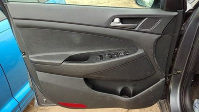 16-18 Hyundai Tucson Driver Left Front Inside Door Trim Panel Only Oem Black Try