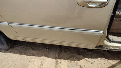 00 Town & Country Passenger Right Rear Moulding From Door Back Trim Strip Gold