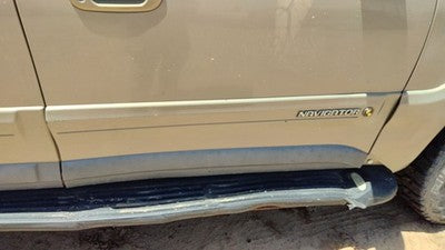 98 Lincoln Navigator Passenger Right Front Moulding From Door Trim Strip Gold Bi