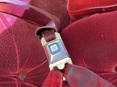 1986 Olds 88 Driver Left Front Seat Belt Buckle Receiver Oem Red