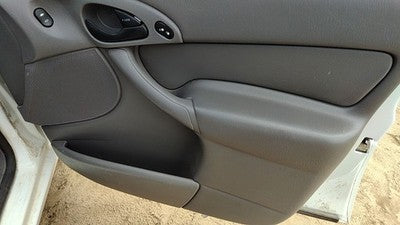 00-03 Focus Station Wagon Passenger Right Front Inside Door Trim Panel Switches