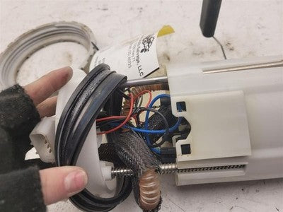 2002-2003 Nissan Altima Fuel Pump Assembly with Sending Unit 2.5L 4 Cylinder