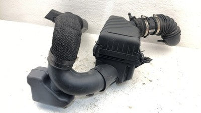 05-09 Tucson Complete Air Intake Cleaner Filter Box Housing With Tube 2.7L