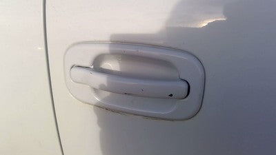 2000-2006 Chevy Suburban Passenger Right Front Outside Door Handle Oem White 50U