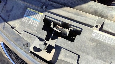 2005-2010 Pontiac G6 Hood Latch Assembly With Bracket Oem 25864307