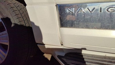 07-17 Navigator Driver Left Moulding From Fender Trim Strip Pv White Chocolate