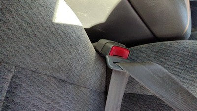 2000-02 Oldsmobile Intrigue Driver Left Front Seat Belt Buckle Receiver Gray 14B