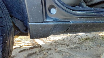 2004 Mitsubishi Endeavor Passenger Right Rear Lower Rocker Moulding Corner Rh