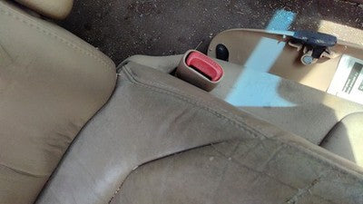 00 Town & Country Passenger Right Front Seat Belt Buckle Receiver Oem Tan