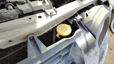 2002-2004 Nissan Xterra Windshield Washer Fluid Reservoir With Pump Wiper Tank