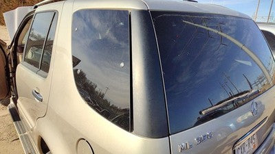 2005 Mercedes Ml350 Driver Left Rear Moulding On Quarter Panel Oem