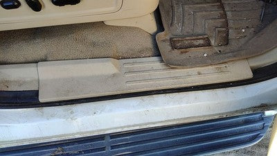 2008 Lincoln Navigator Passenger Right Lower Sill Step Moulding Trim Panel Tan