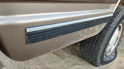 1994 Chevy Suburban Passenger Right Rear Moulding On Quarter Panel Oem