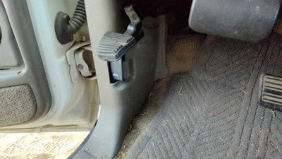 2001 Chevy Suburban Driver Left Lower Kick Trim Panel Oem 922 Light Gray