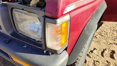 90-97 Nissan Hardbody Driver Left Front Turn Signal Light Lamp Fender Mounted